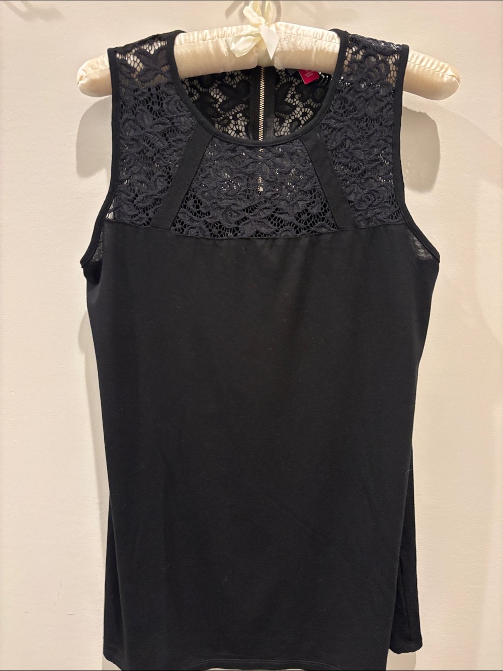 Vince Camuto Black Sleeveless Lace-Yoke Tank